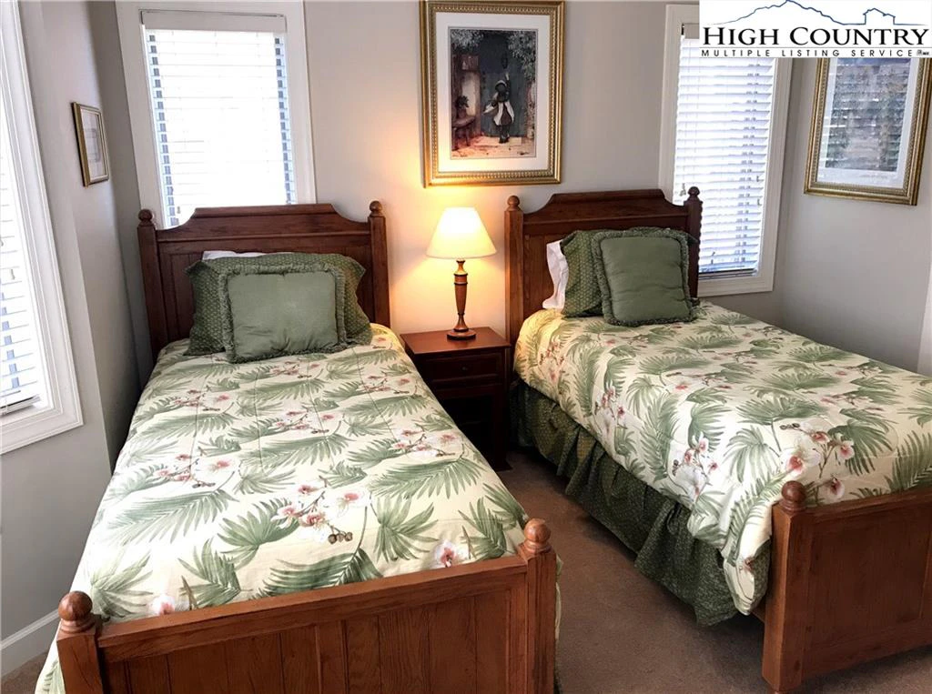 Image number 10 for the current listing
