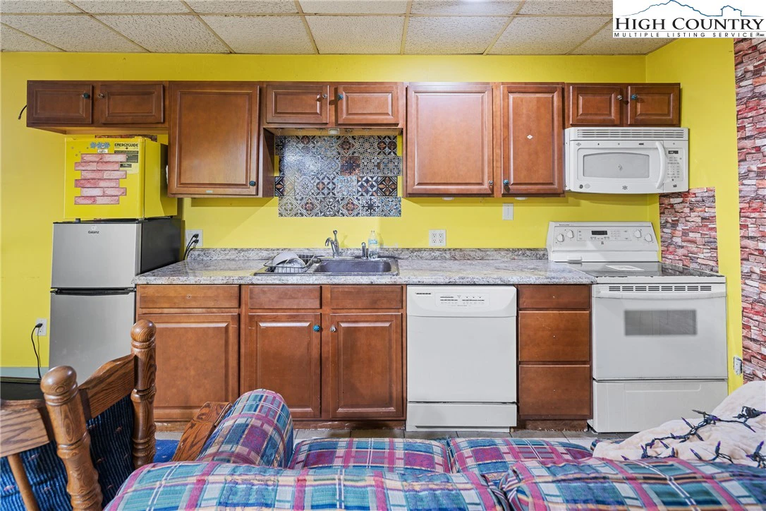 Image number 2 for the current listing