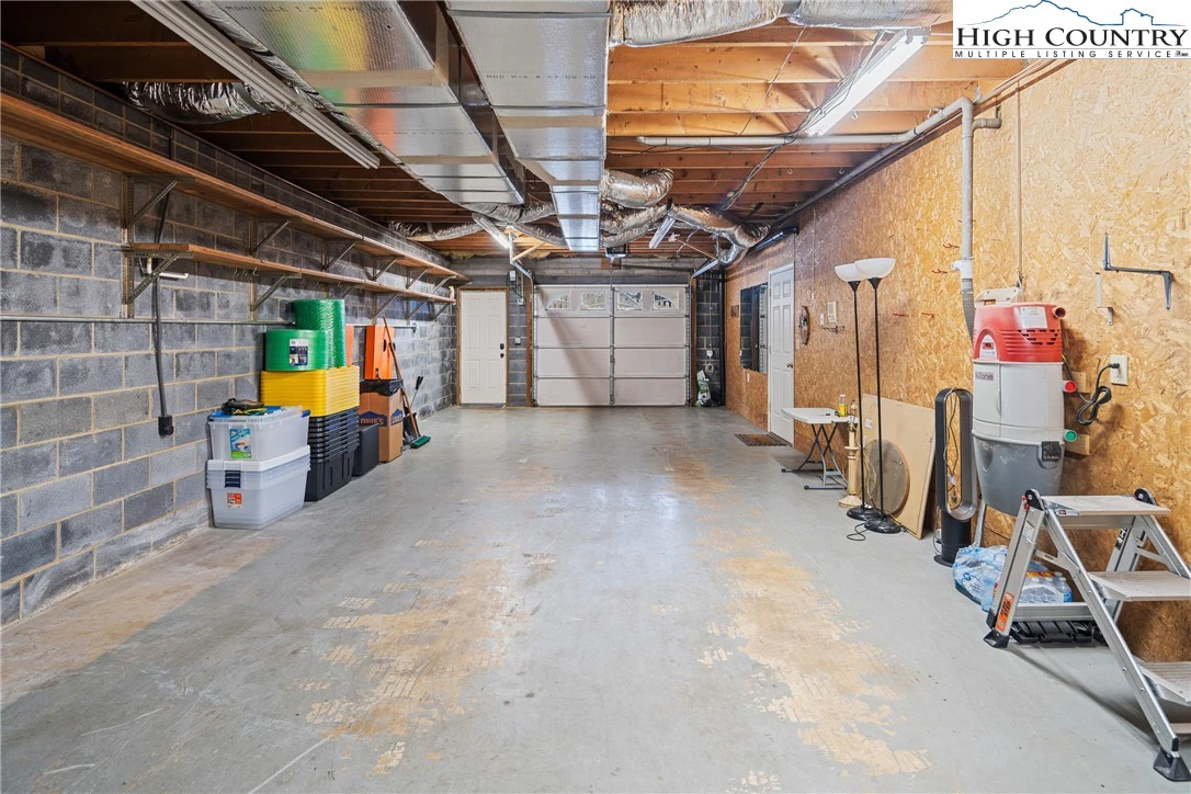 Image number 17 for the current listing