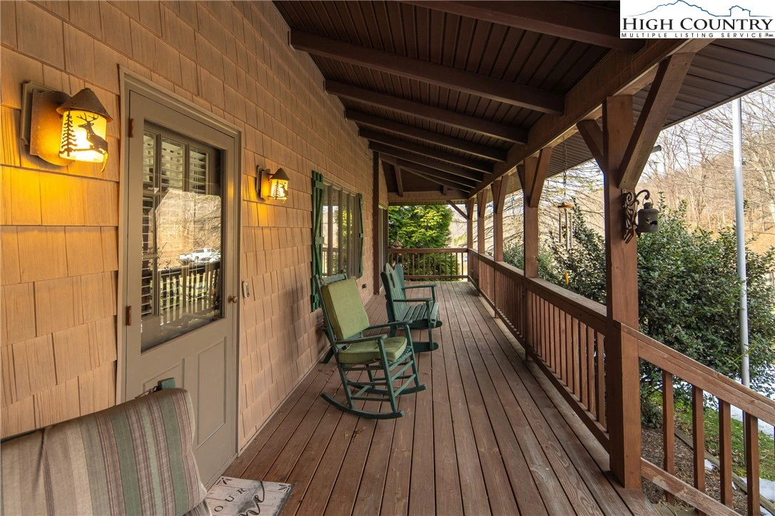 Image number 19 for the current listing