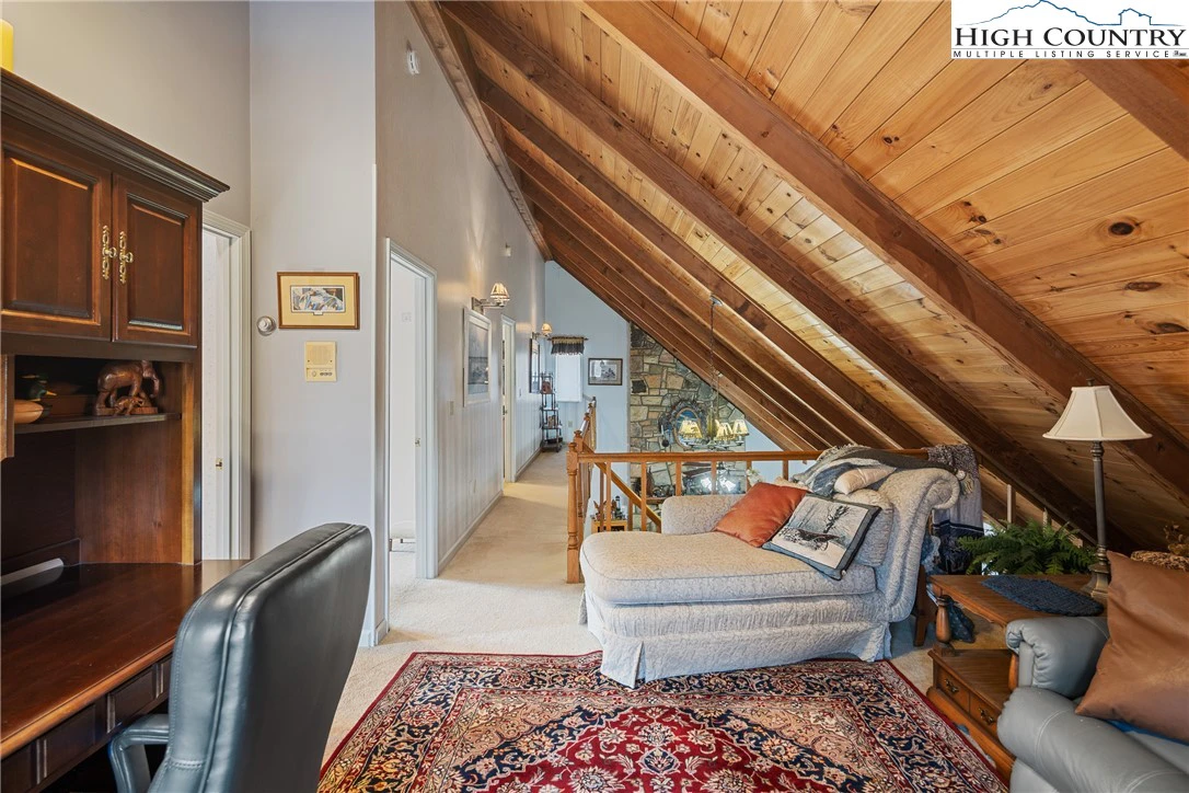 Image number 4 for the current listing