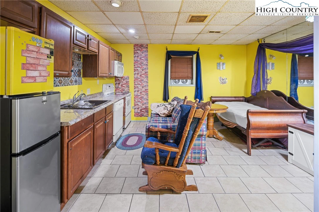 Image number 13 for the current listing