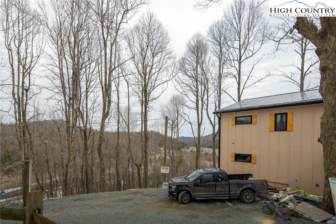 Image number 14 for the current listing