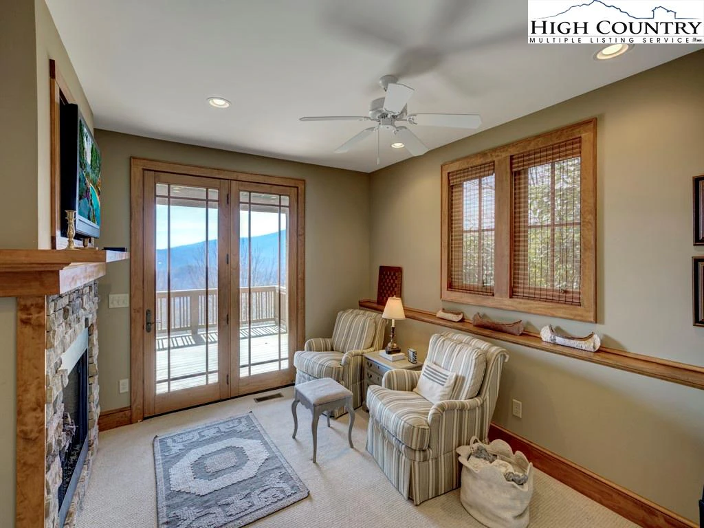 Image number 3 for the current listing