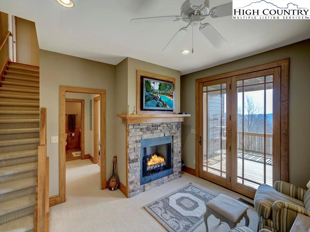 Image number 4 for the current listing