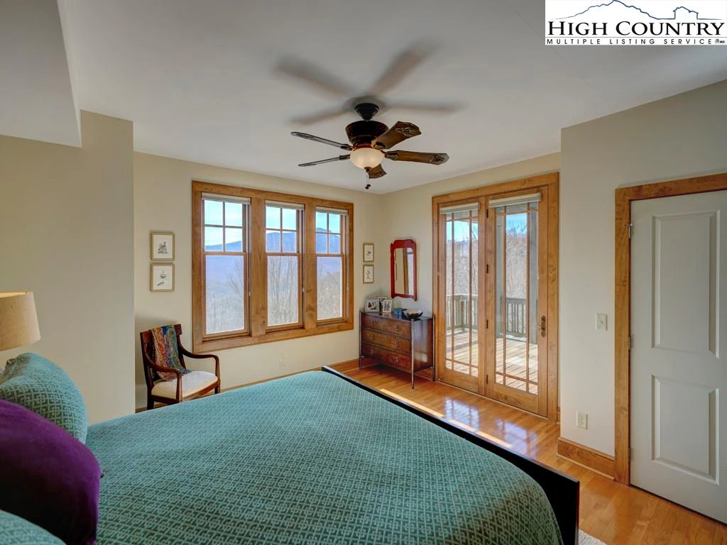 Image number 11 for the current listing