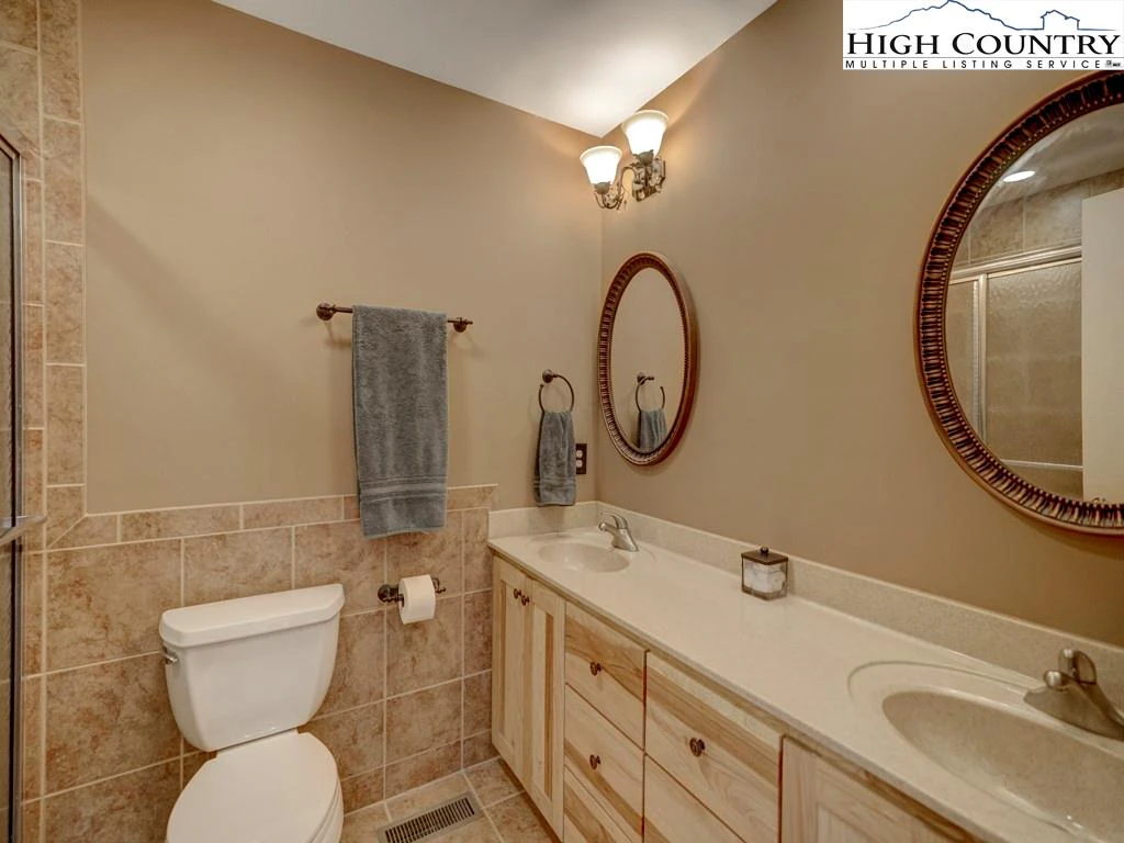 Image number 2 for the current listing