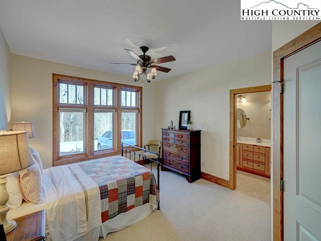 Image number 27 for the current listing