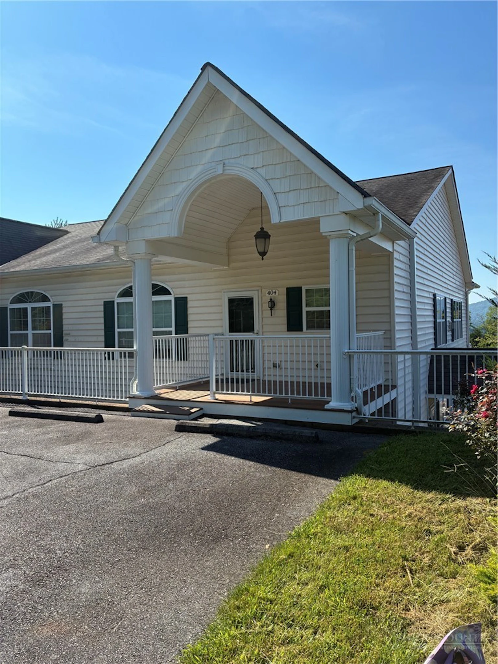 Image number 1 for the current listing