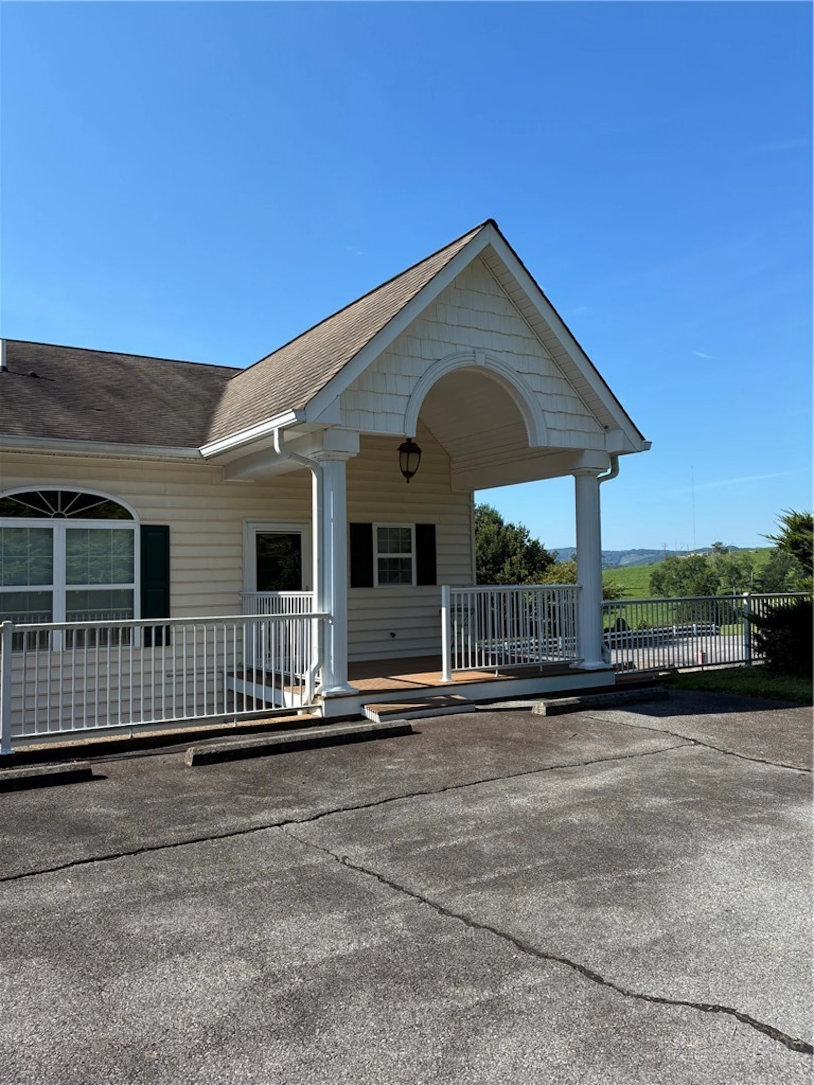 Image number 2 for the current listing