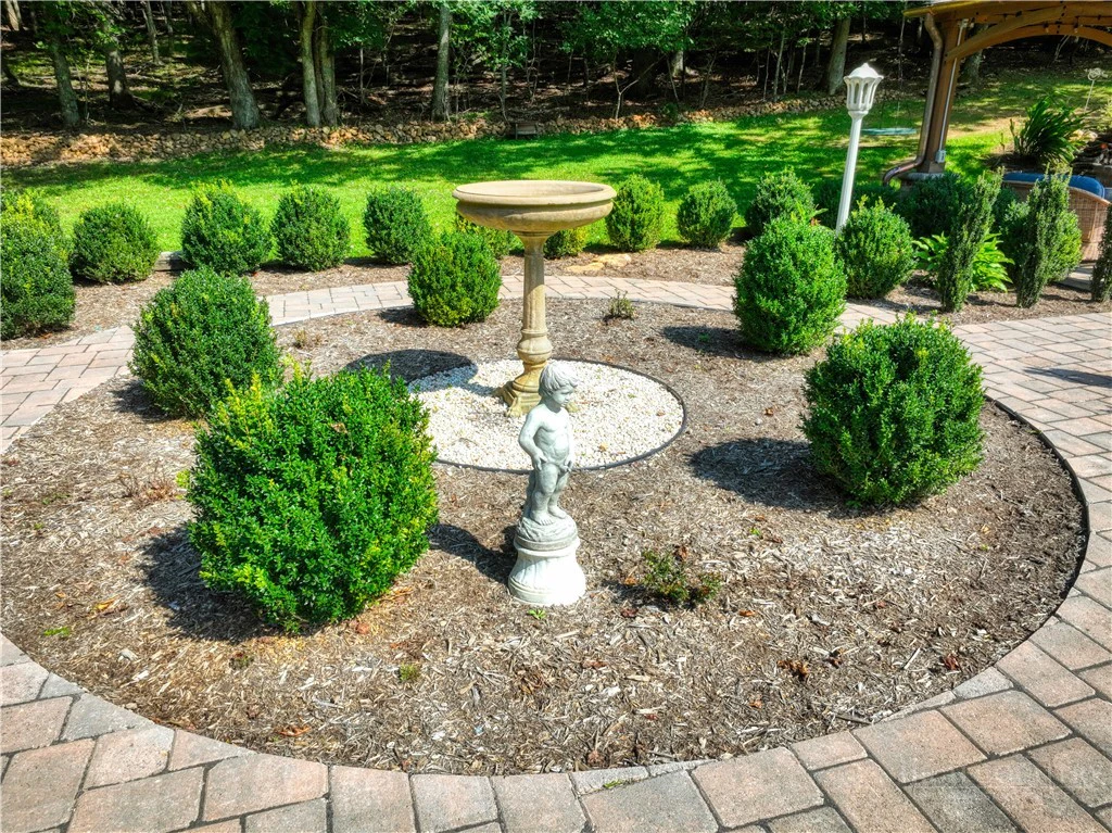 Image number 19 for the current listing