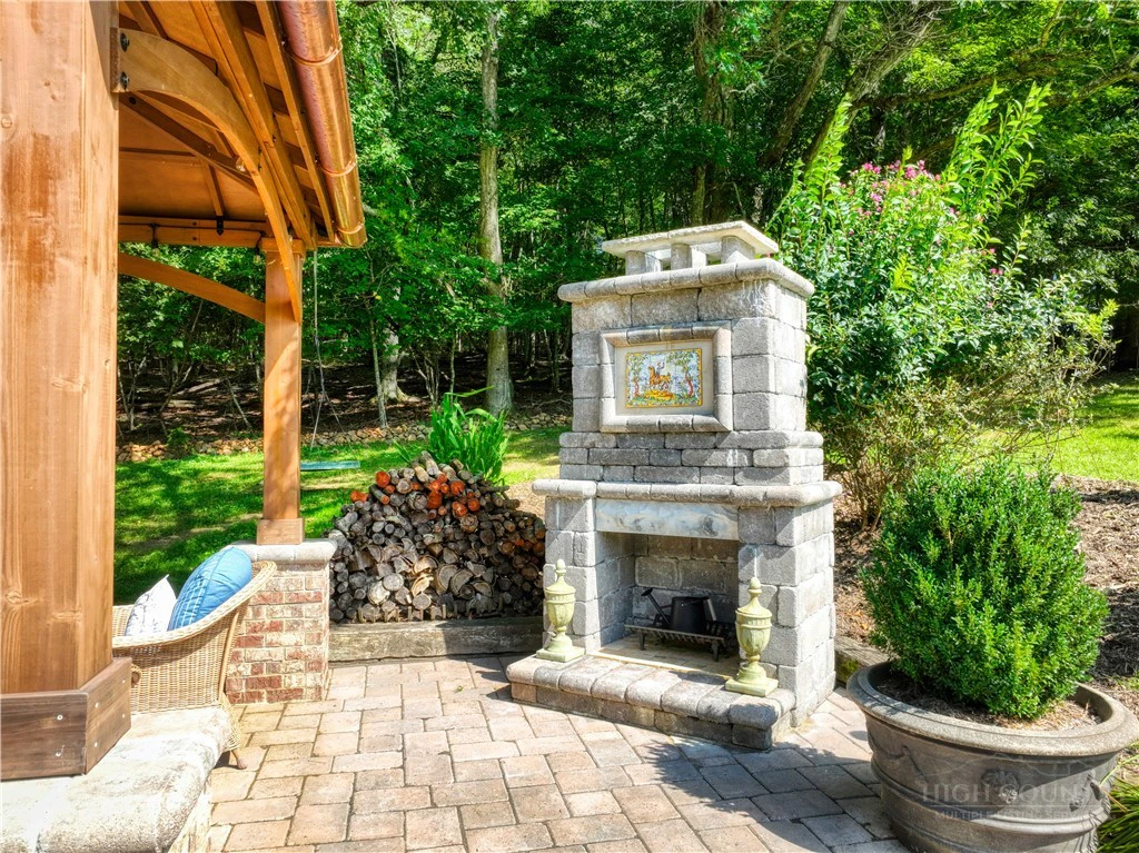 Image number 21 for the current listing
