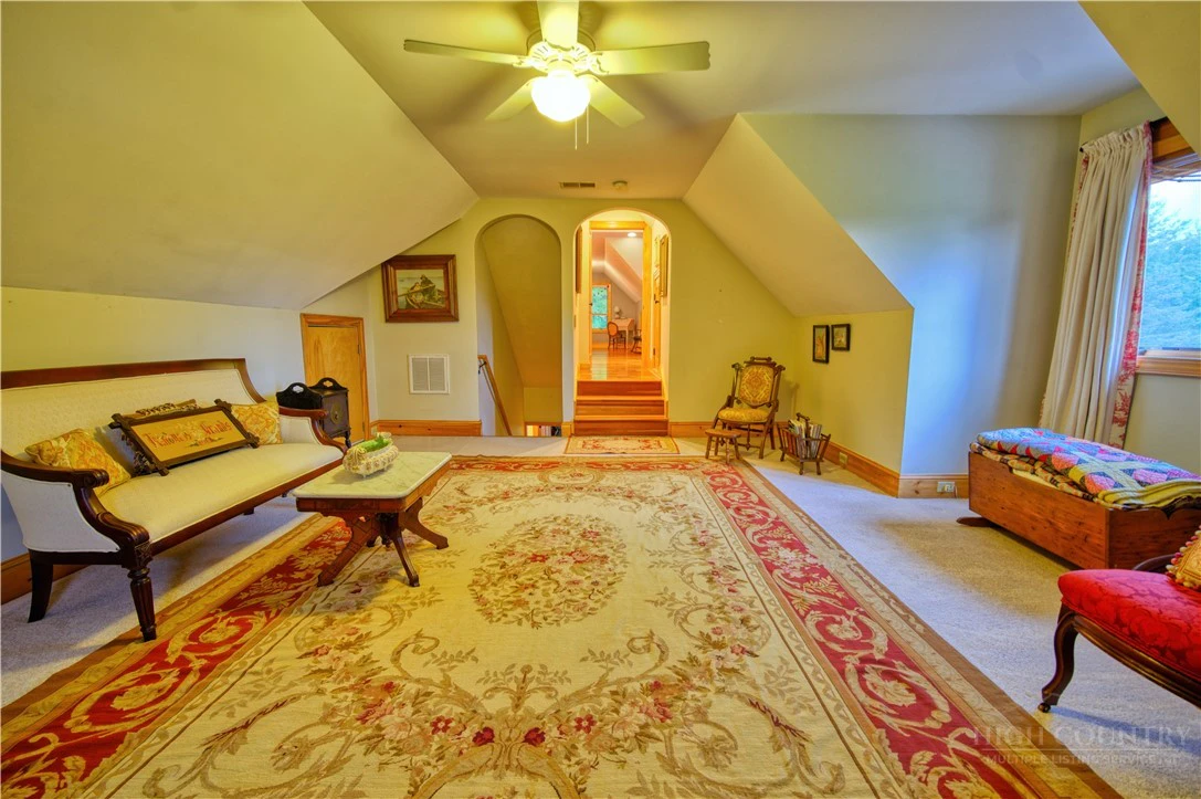 Image number 4 for the current listing