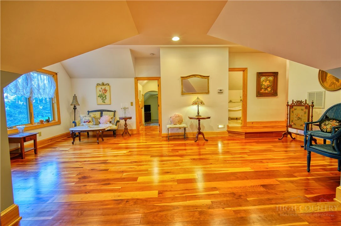 Image number 6 for the current listing