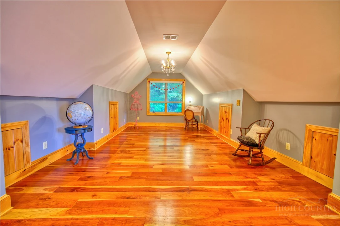 Image number 7 for the current listing