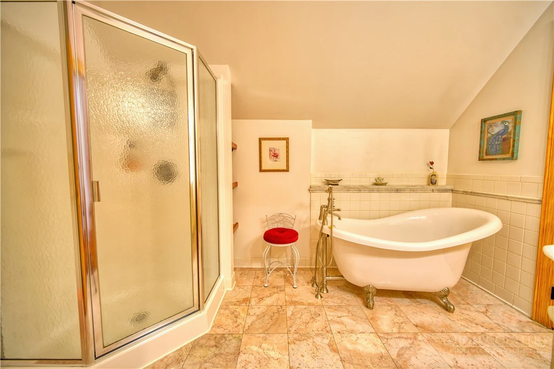 Image number 8 for the current listing