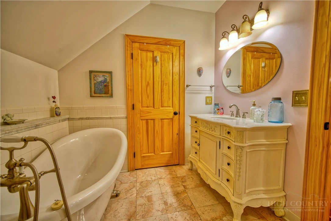 Image number 9 for the current listing