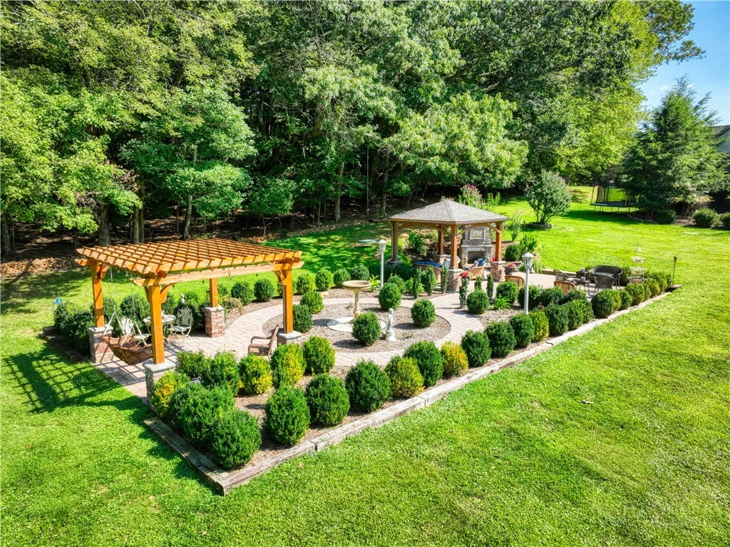 Image number 15 for the current listing