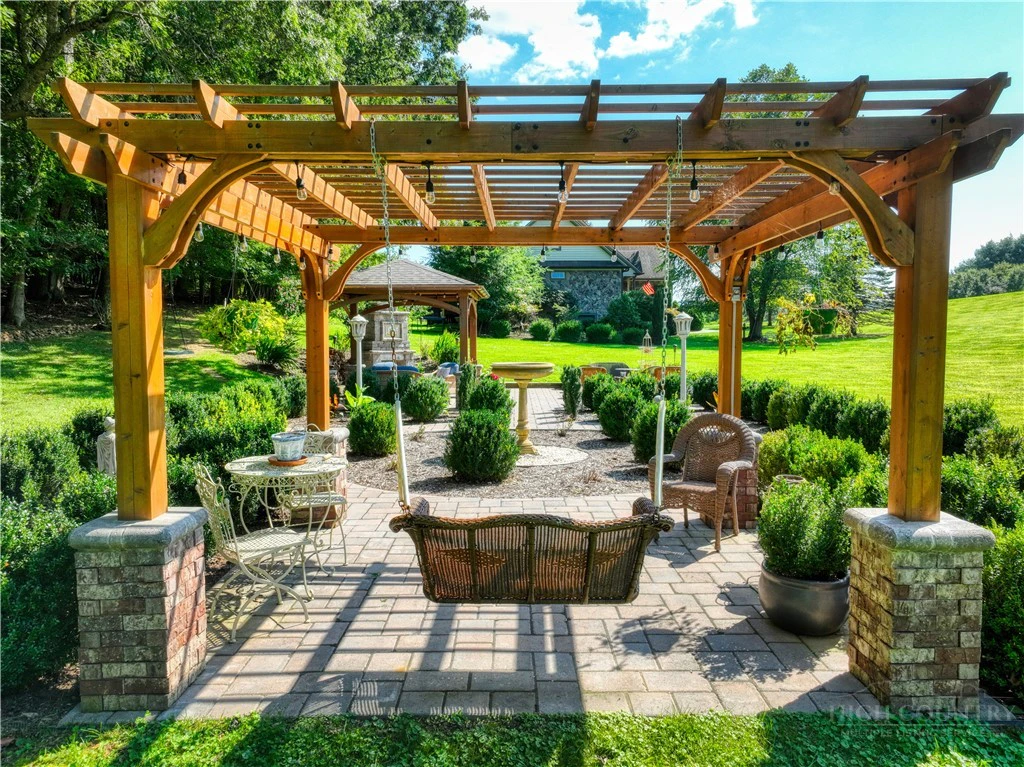 Image number 17 for the current listing