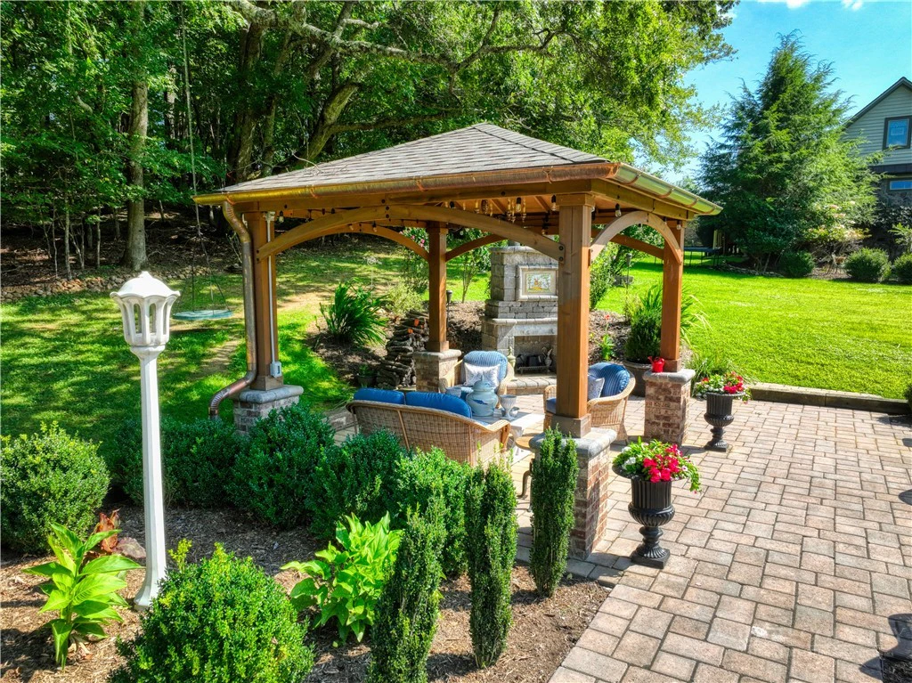 Image number 18 for the current listing