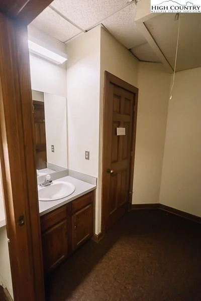 Image number 11 for the current listing