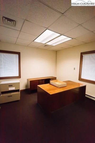 Image number 18 for the current listing