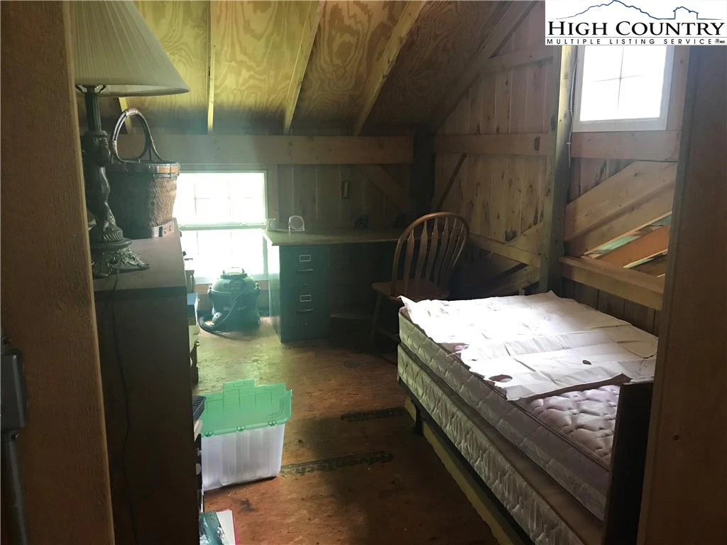 Image number 12 for the current listing