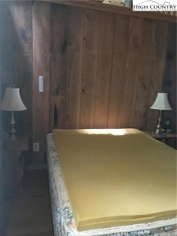 Image number 18 for the current listing