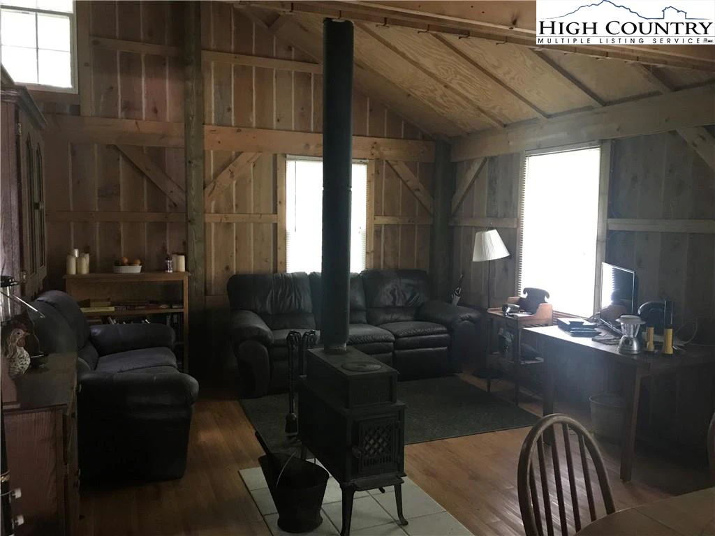 Image number 20 for the current listing