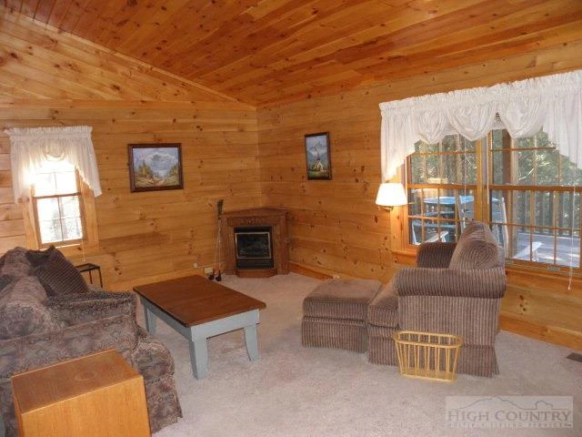 Image number 18 for the current listing