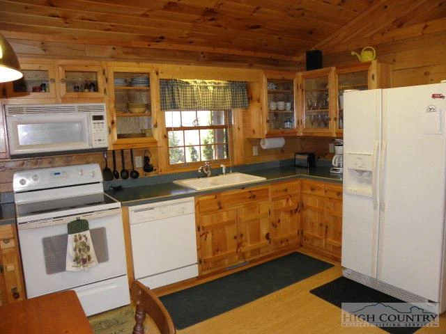 Image number 21 for the current listing