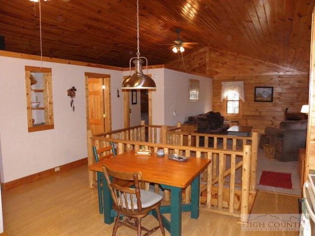 Image number 22 for the current listing