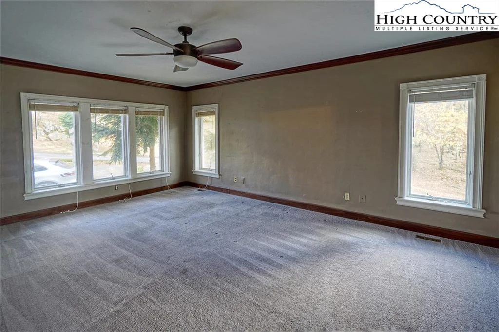 Image number 4 for the current listing