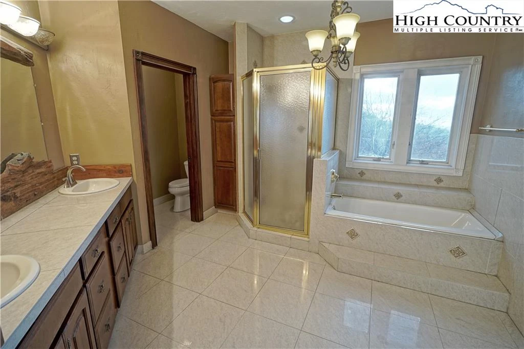 Image number 5 for the current listing