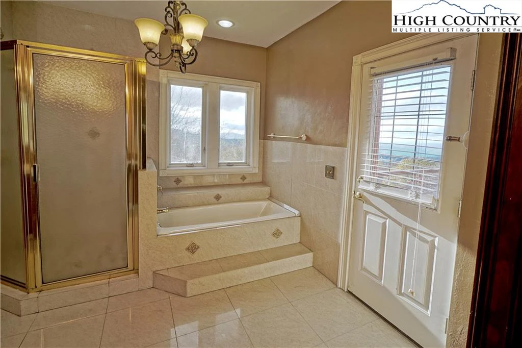 Image number 6 for the current listing