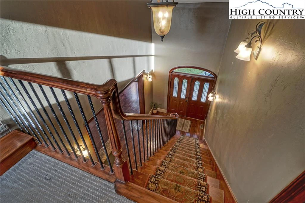 Image number 8 for the current listing