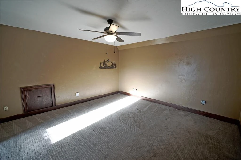 Image number 2 for the current listing