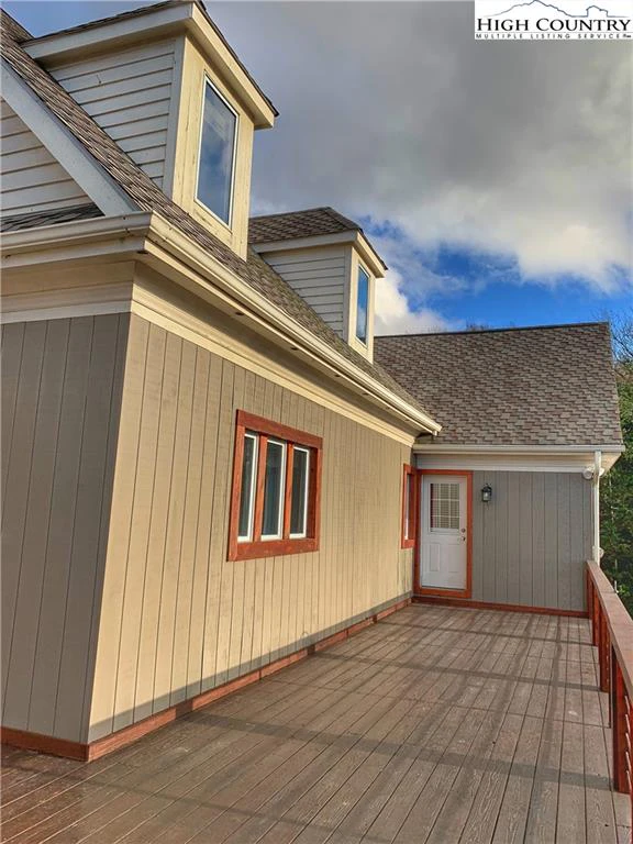 Image number 16 for the current listing