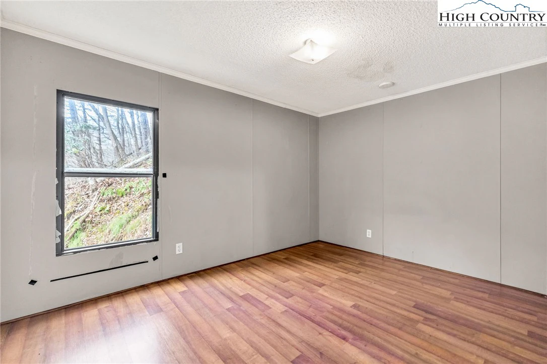 Image number 6 for the current listing