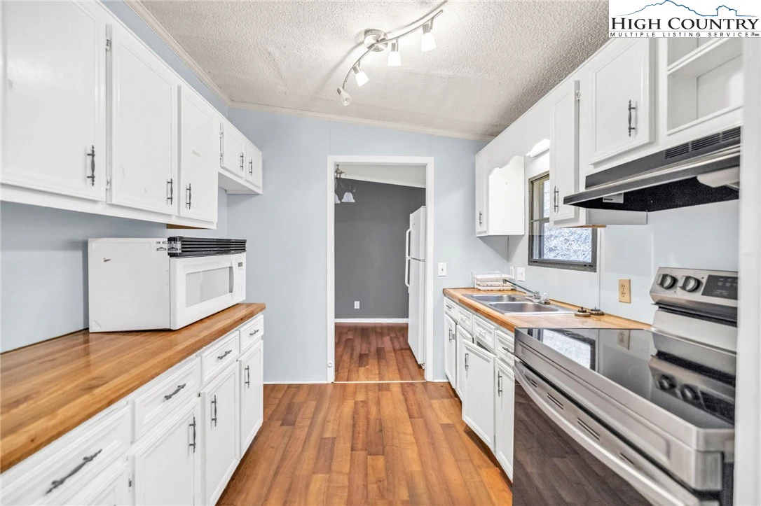 Image number 18 for the current listing