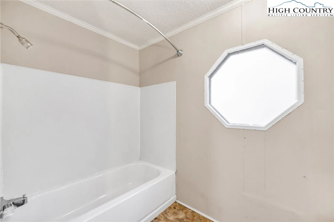 Image number 11 for the current listing