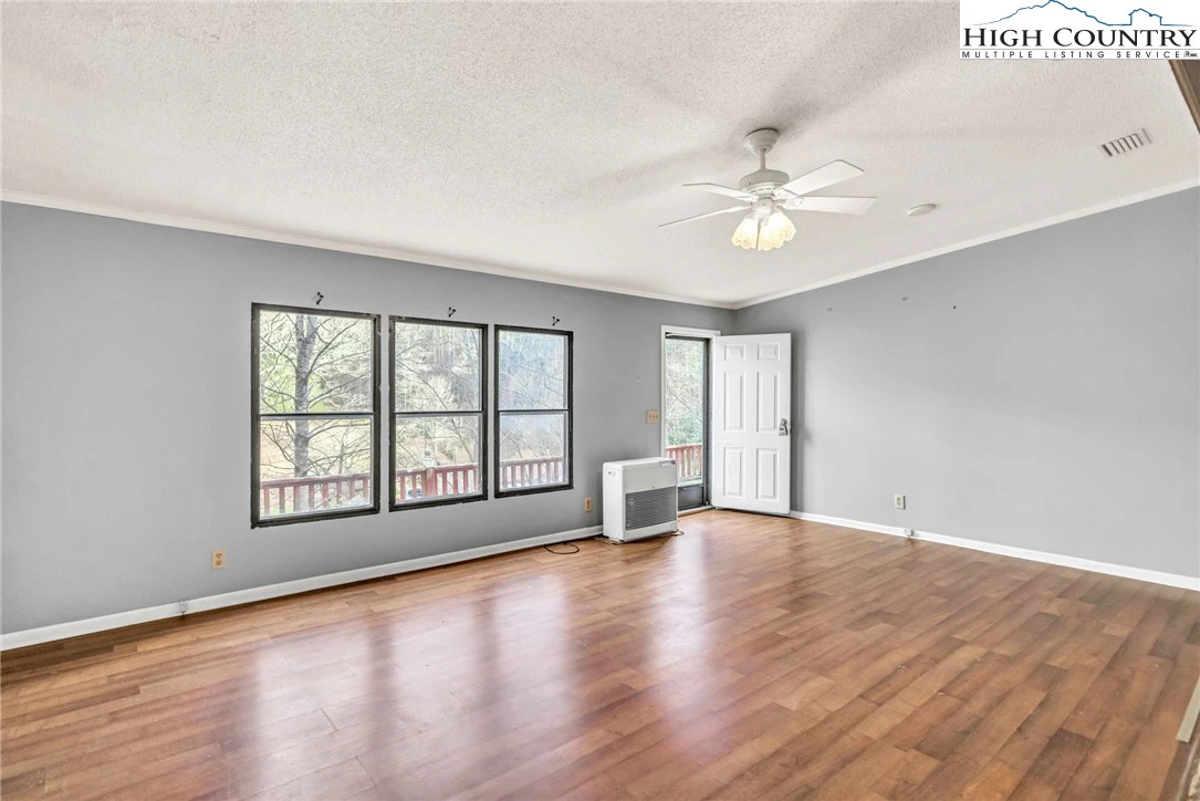 Image number 10 for the current listing