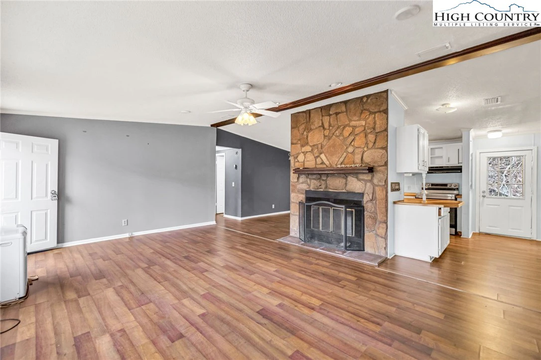Image number 9 for the current listing