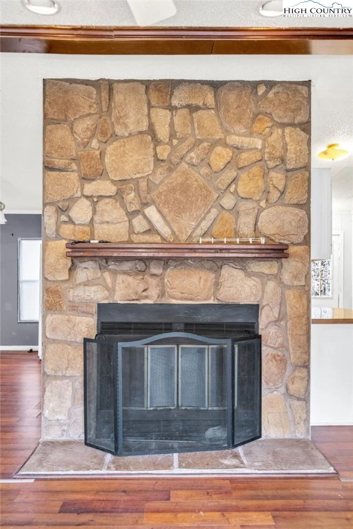 Image number 21 for the current listing