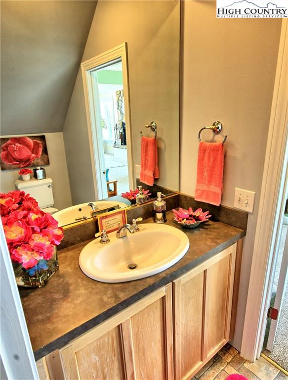 Image number 3 for the current listing