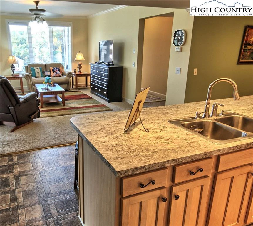 Image number 5 for the current listing