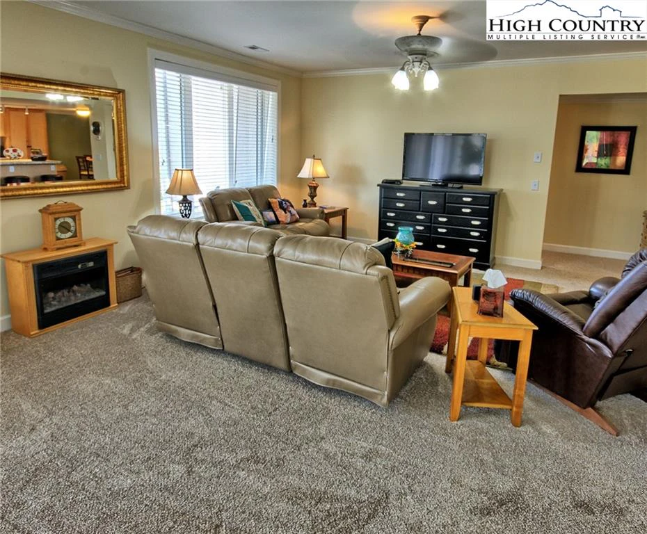 Image number 7 for the current listing
