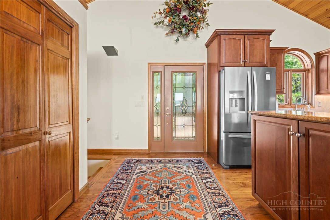 Image number 11 for the current listing