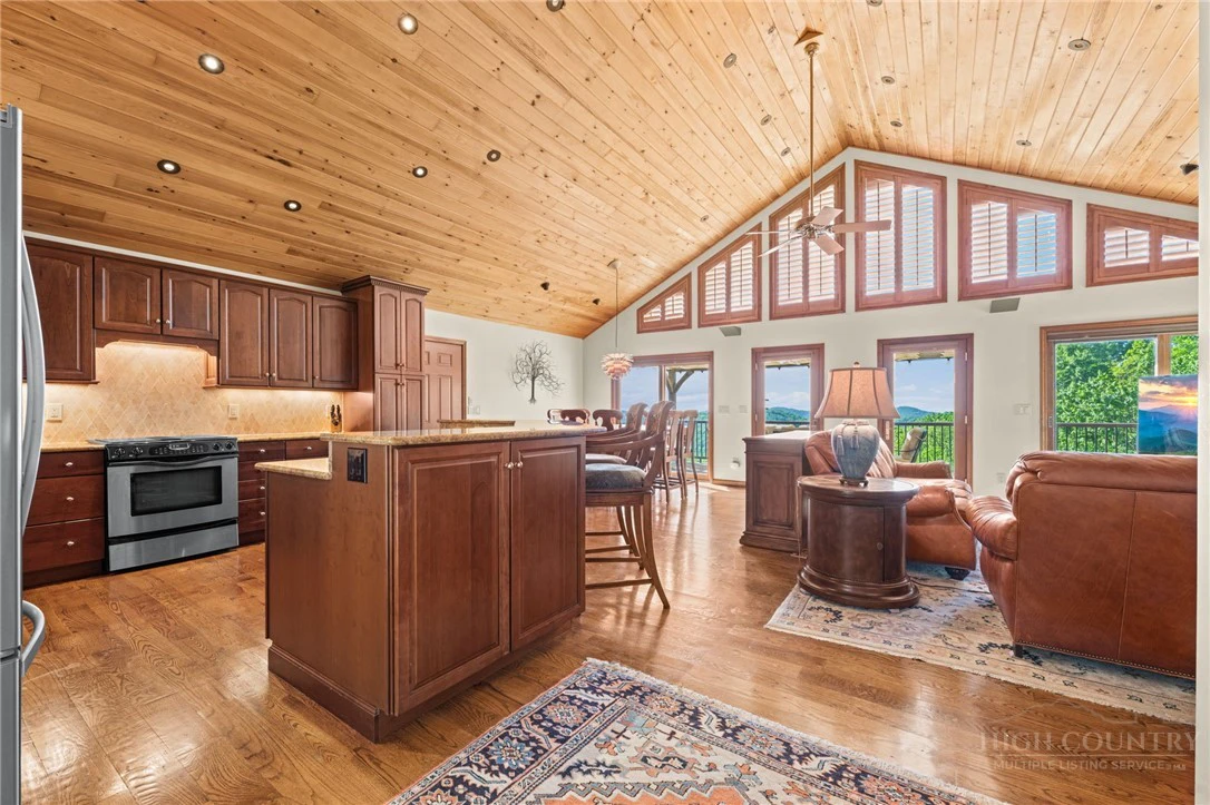 Image number 15 for the current listing