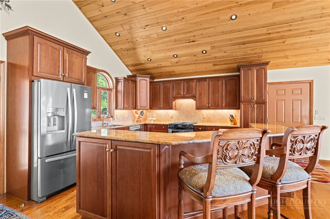 Image number 18 for the current listing